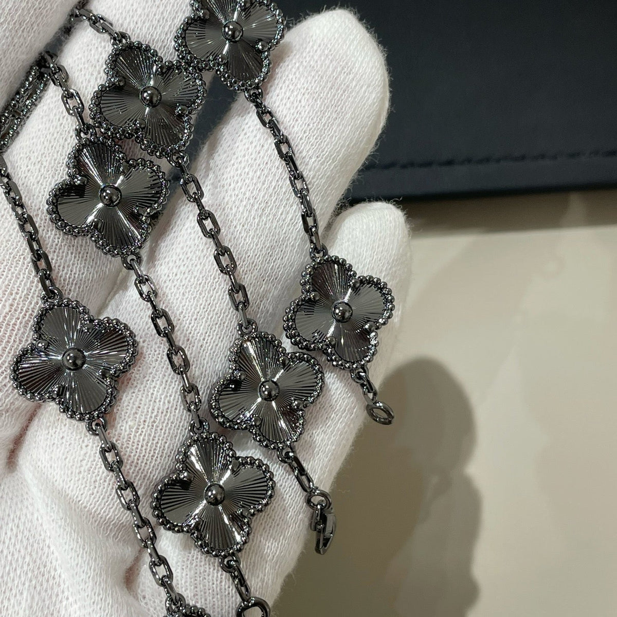 [Stars Jewelry]CLOVER 5 MOTIF BLACK BRACELET