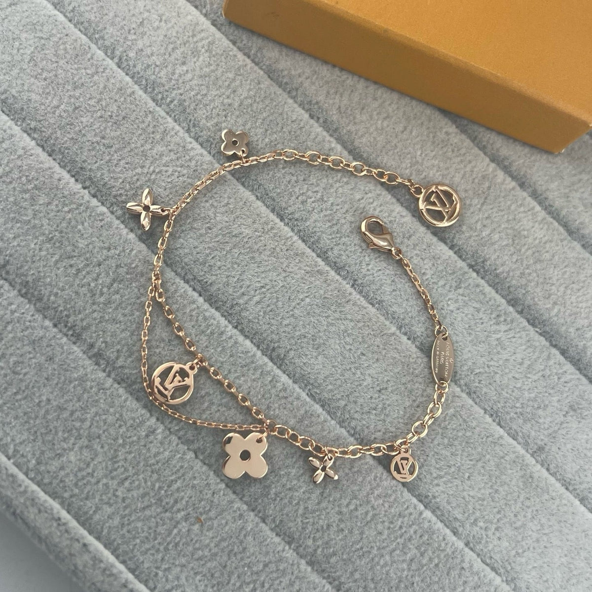 [Stars Jewelry]SMOOTH MULTI FLOWER BRACELET